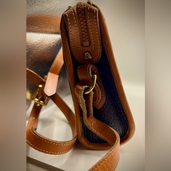 Beautiful Rare Dooney& Bourke Leather Crossbody Bag-Excellent Condition A2545458 - Picture 6 of 15